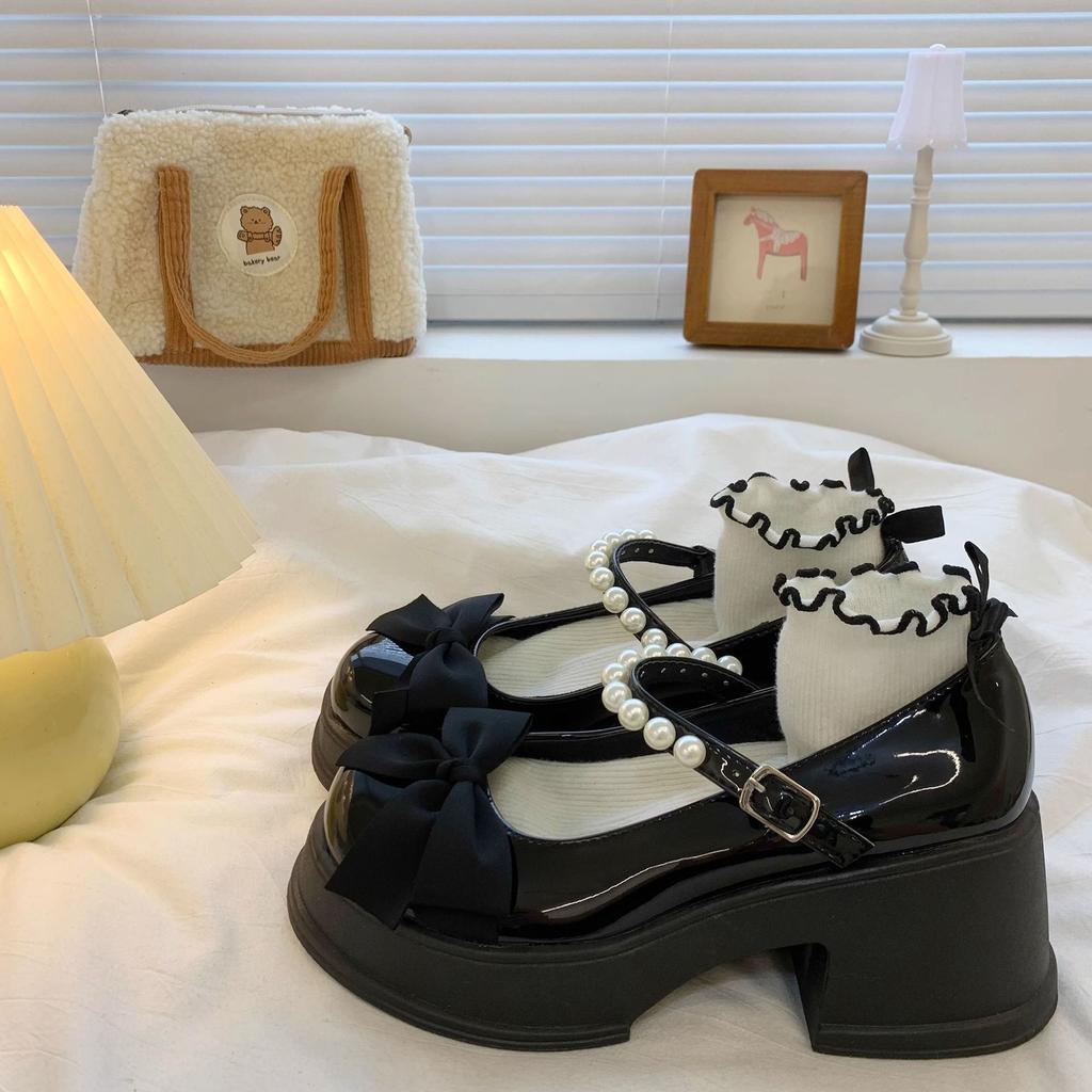 Showing legs long small leather shoes female retro foreign style explosion British style Mary Jane shoes jk spring summer Internet celebrity