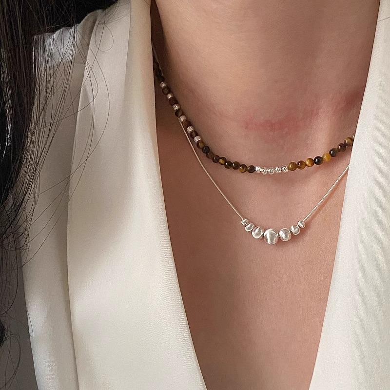 Minimalist Cat-Eye Bead Necklace with Textured Finish Designer Light Luxury Collarbone Chain Niche Minimalist Necklace