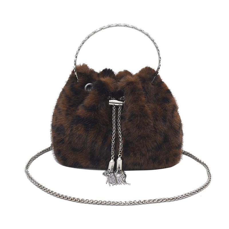 Mode Nischendesign Damen Umhängetasche mit großer Kapazität Neue Kettenhand-Falt-Pelztasche Leichte Luxus Vielseitige Handtaschen