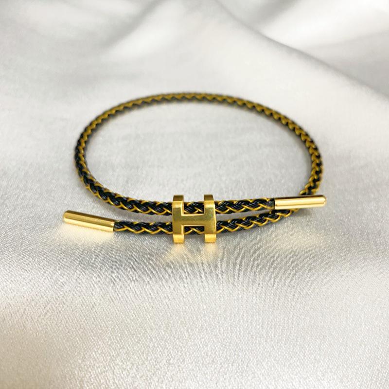 Brățară Reglabilă din Oțel Titan cu Cataramă în Formă de I Transfrontalieră, Finisaj Aur Dur 3D Rezistent la Decolorare, Design Rezistent la Apă și Transpirație