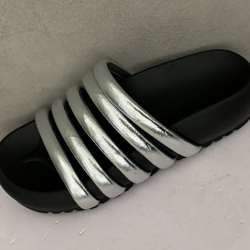 

2025 summer new simple and versatile casual wear thick bottom beach sandals female Internet celebrity open toe slippers 40 серебряный