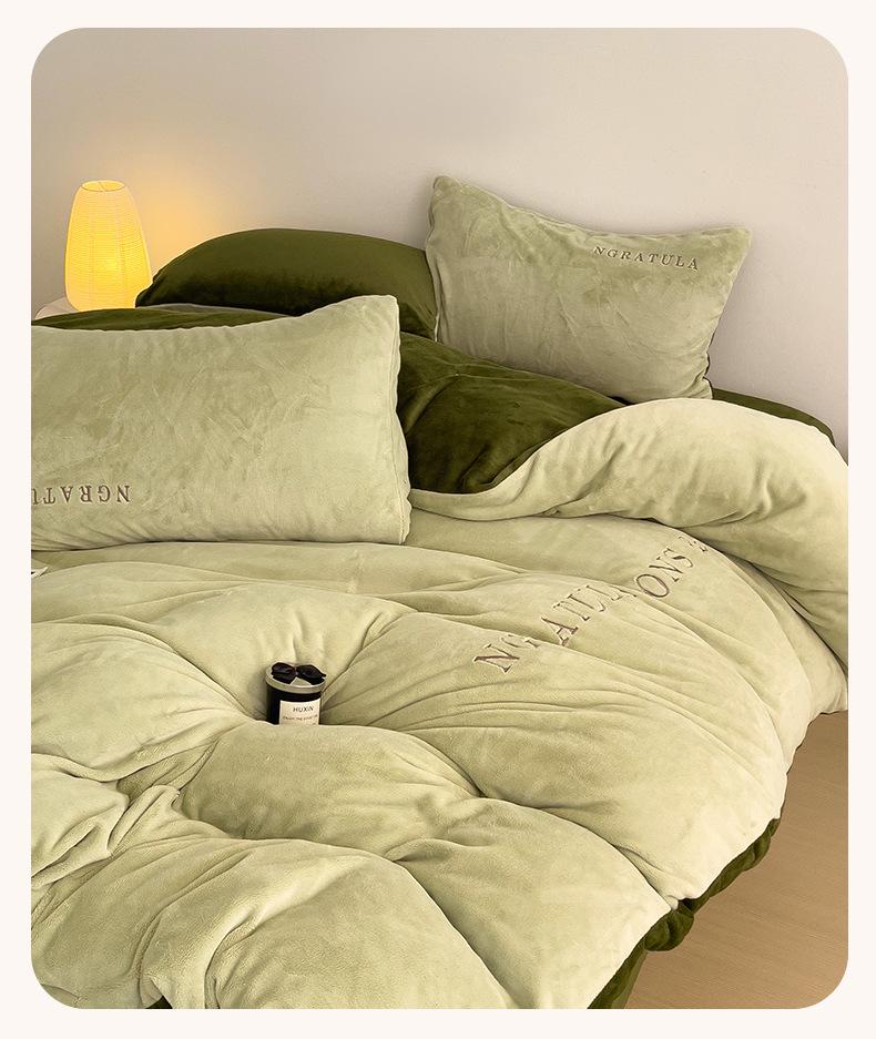 Čtyřdílná postelová sada z těžkého sametu: Dvoubarevné prošívání, plyšový a hřejivý povlak na přikrývku s prostěradly šetrnými k pokožce