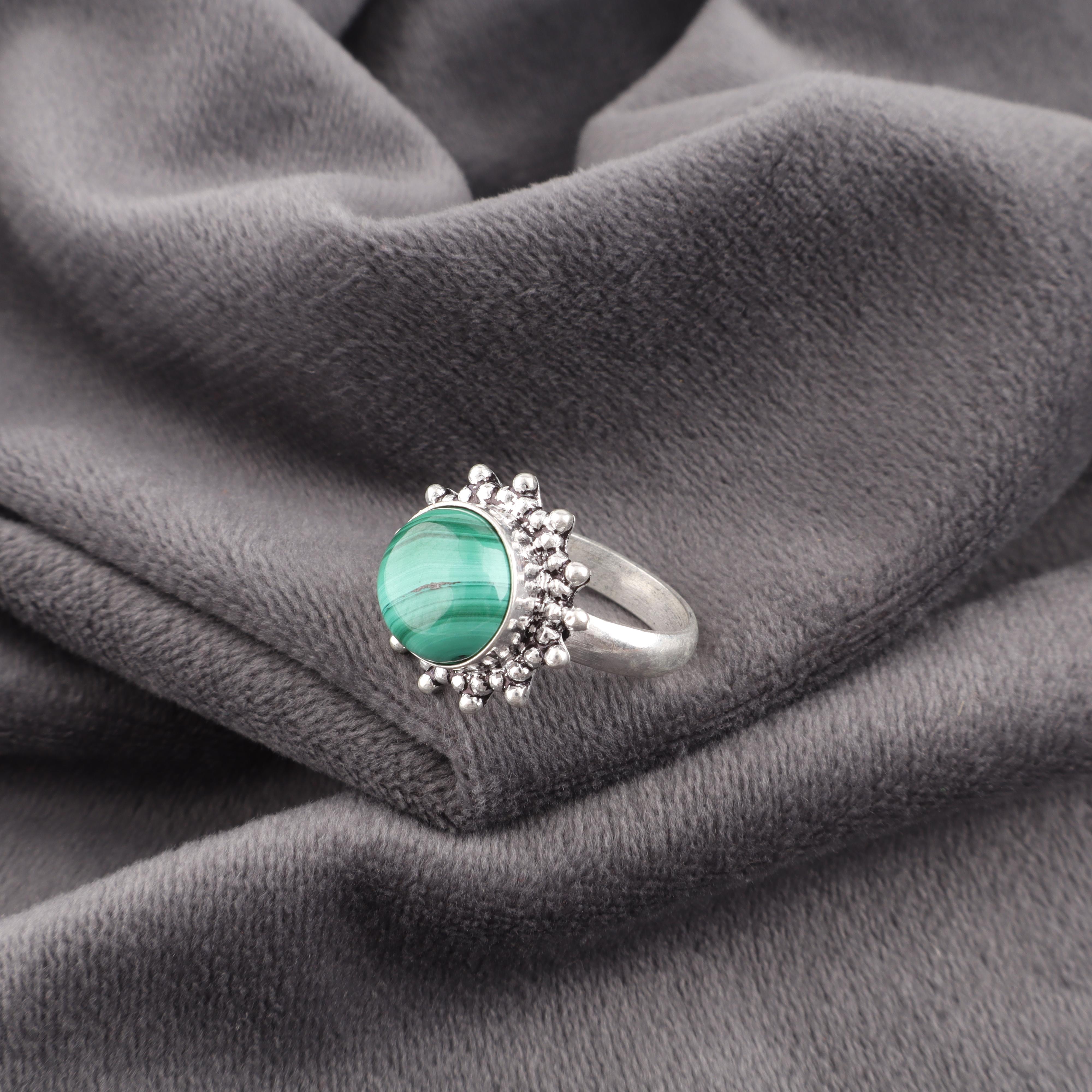 

Малахитовое кольцо, кольцо из серебра 925 пробы. Ручная работа Духовное кольцо Драгоценный камень Ювелирное изделие Подарок для нее 10 зелёный