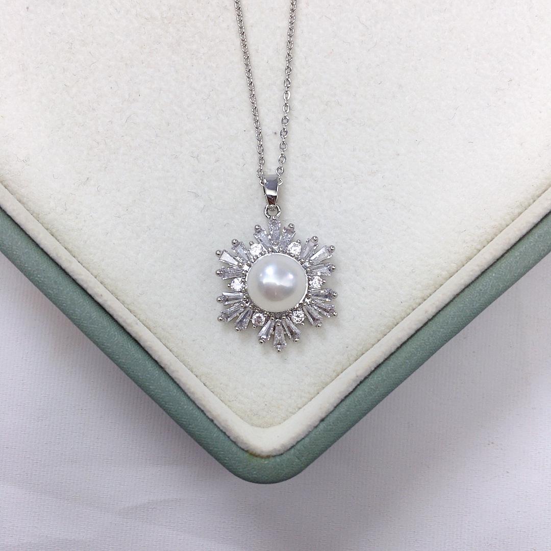 

Elegant Freshwater Pearl Pendant & Zirconia Snowflake Necklace for Women срібний