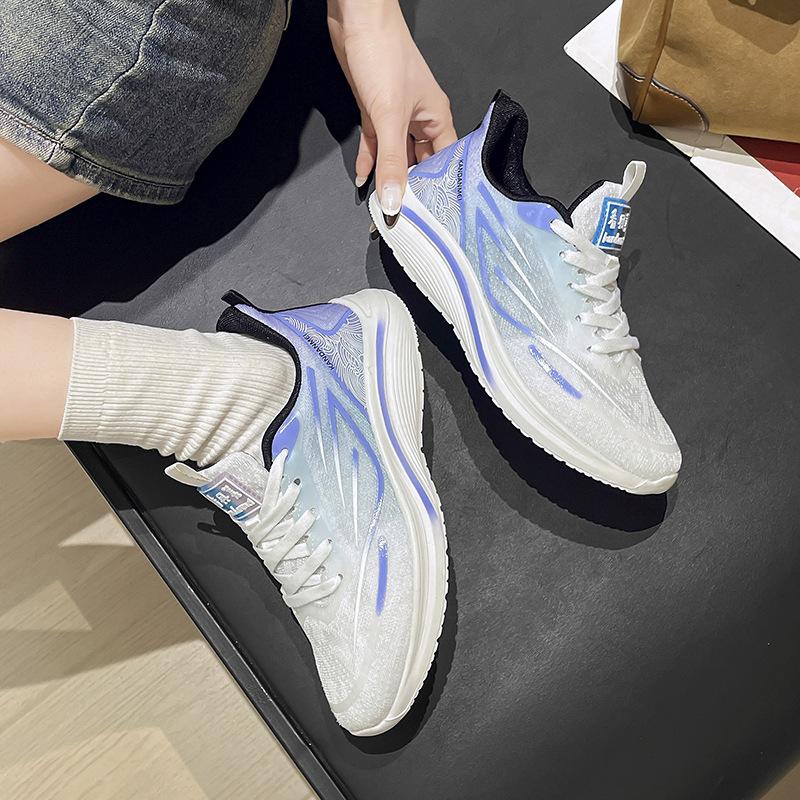 

Дышащая летняя 2025 женская обувь на мягкой подошве, легкая, новая, для бега, универсальная, амортизирующая, спортивная сетчатая обувь, большой размер, обувь для путешествий 42