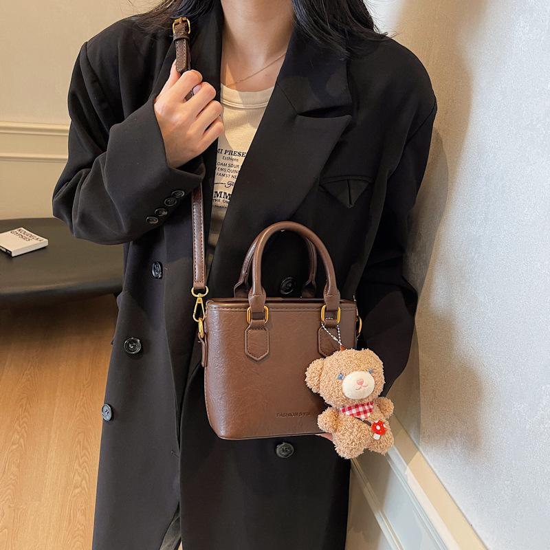 Handbag Women's 2025 New Popular Shoulder Trend Texture European and American Retro Foreign Style Portable Messenger Bag