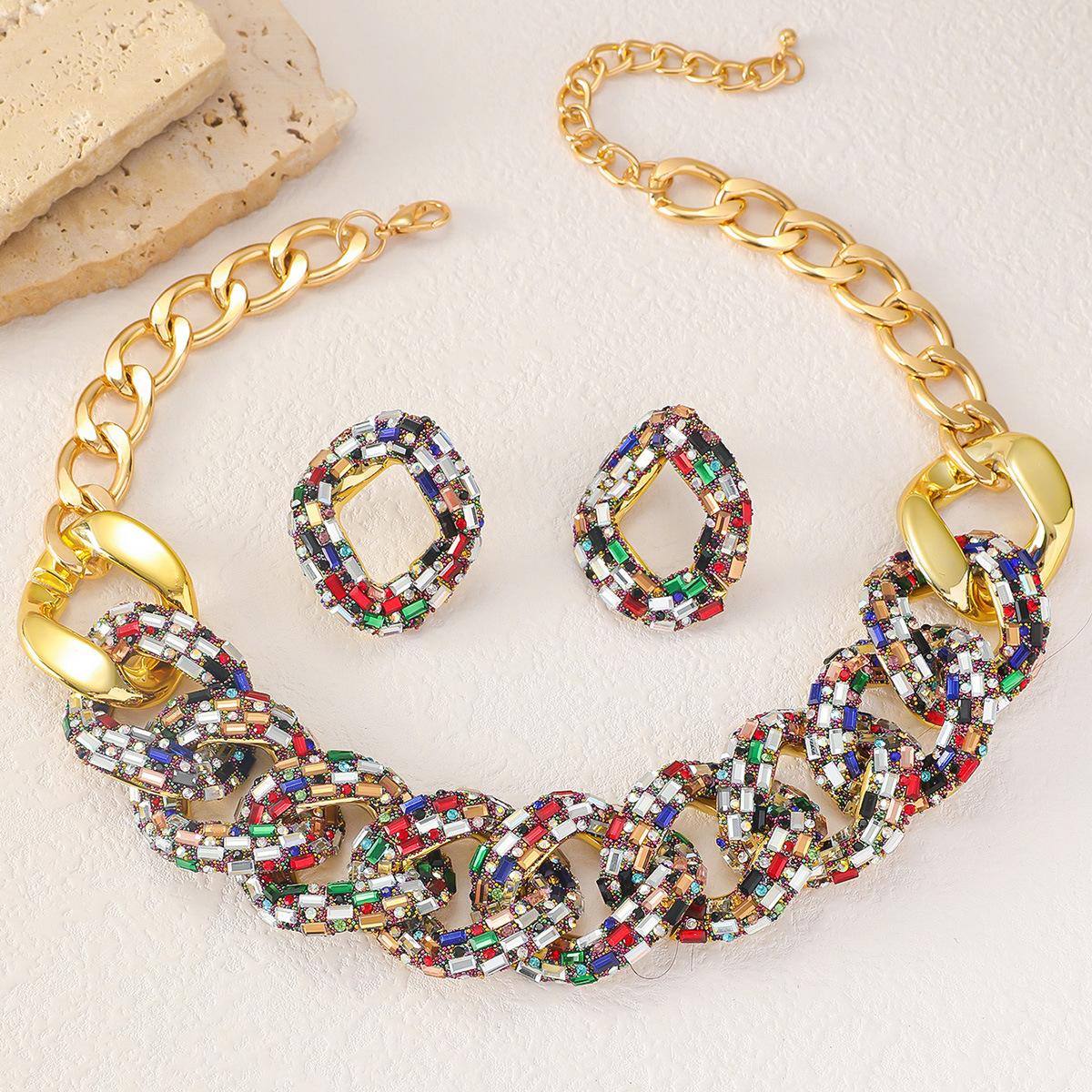 

Металлическое Личность Преувеличенное Геометрическое Ожерелье Набор Ювелирных Изделий Легкий Роскошный Дизайн Крученая Цепочка на Шею Подходит для Девушек