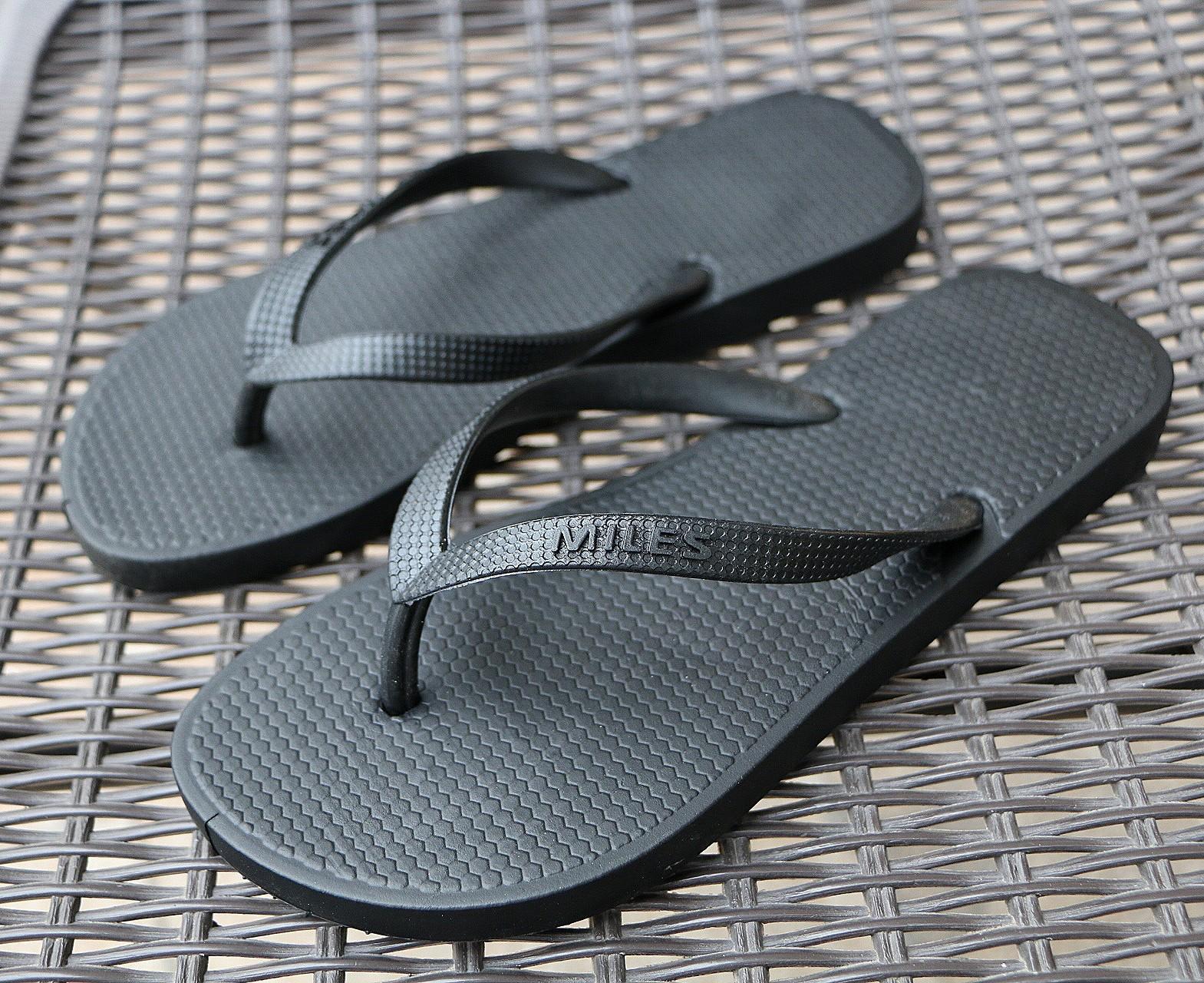 

PVC flip-flops women s summer out leisure home non-slip flip-flops foot traps beach sandals men 44 чорний