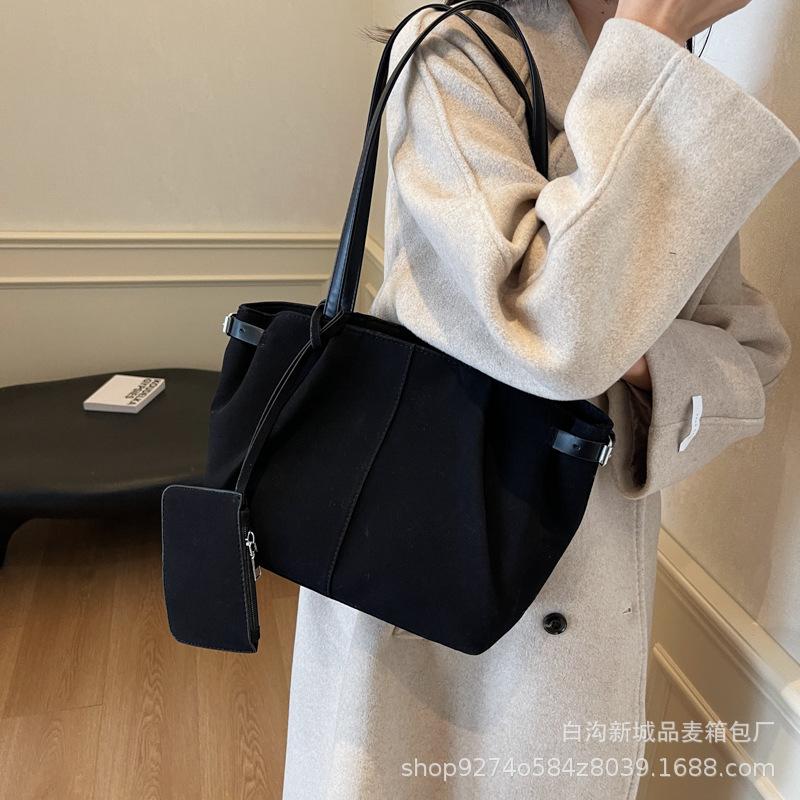 Autumn and Winter Explosion Matte Big Bag Women's 2025 New Trendy Temperament Versatile Shoulder Bag Large Capacity Commuter Tray