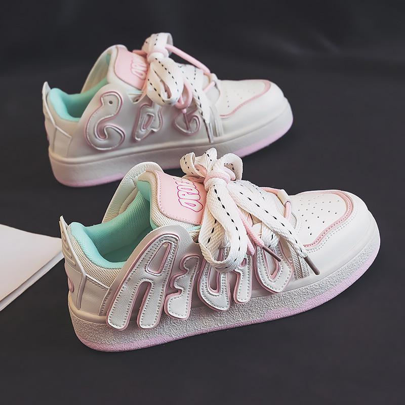 

Женские кроссовки с толстой подошвой и буквенным принтом, универсальные туфли на плоской подошве с круглым носком, белые туфли, женская новая весенне-осенняя спортивная повседневная обувь 35