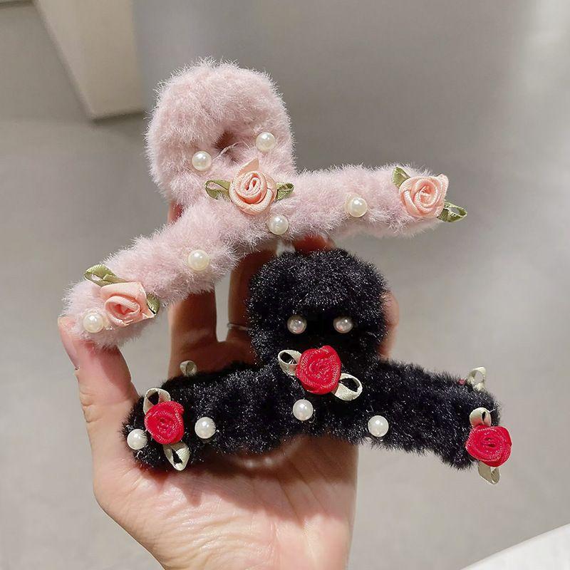 1pc New Style Plush Pearl Gentle Rose Flower Hair Clip, Large Grip Clip, Shark Grip Clip At the Back of the Head
