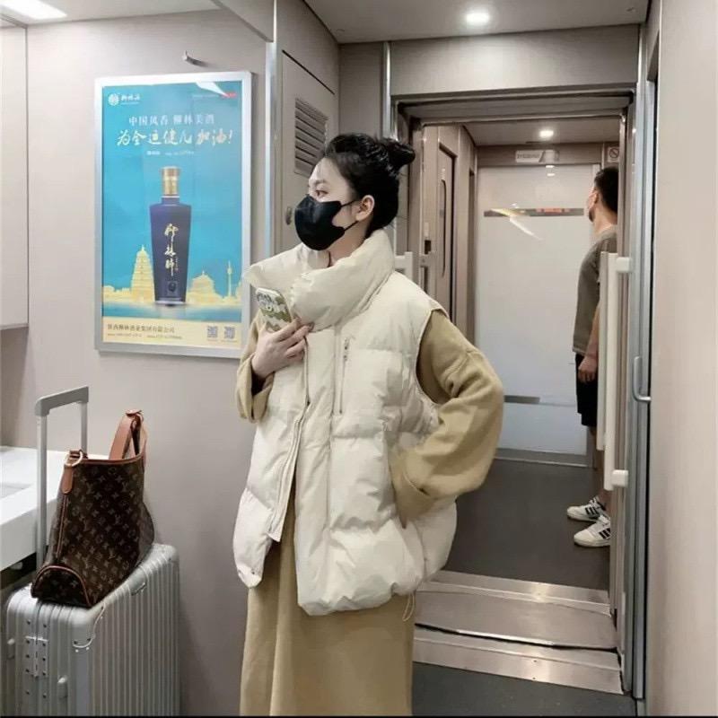 Dámská vesta z prachového peří