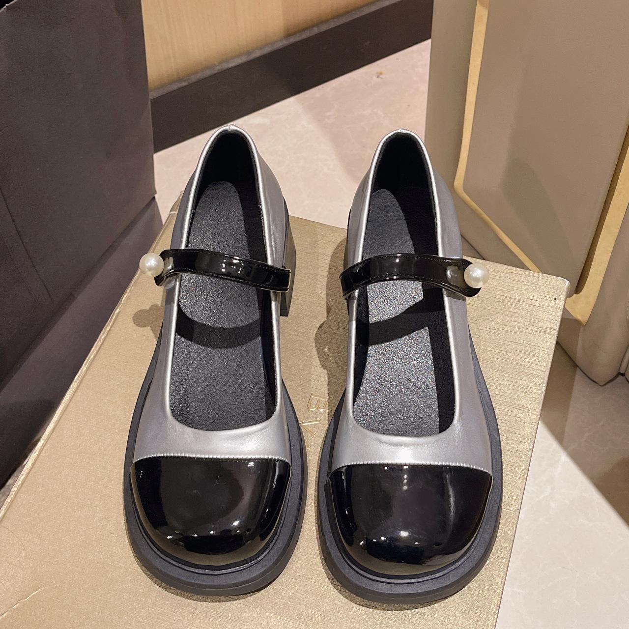 

Французские ретро туфли Мэри Джейн с неглубоким вырезом женские весна 2025 новые на толстом каблуке одинарные туфли ремешок с пряжкой маленькие кожаные туфли тренд 40 серебряный