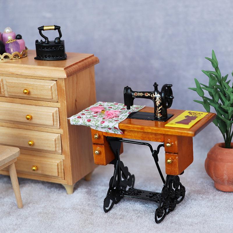 1:12 Dollhouse Miniature Retro Sewing Machine & Scissors Model Accessories