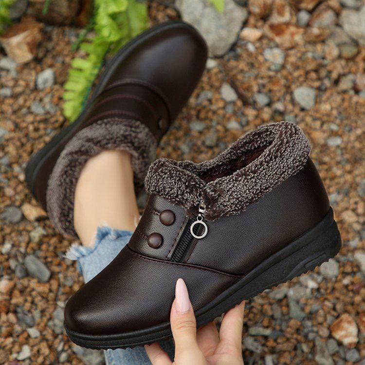 2025 Winter New Warm Velvet Thickened Short Boots Soft Sole Mother Non-slip Elderly Leather Shoes Side Zipper Design Thickened