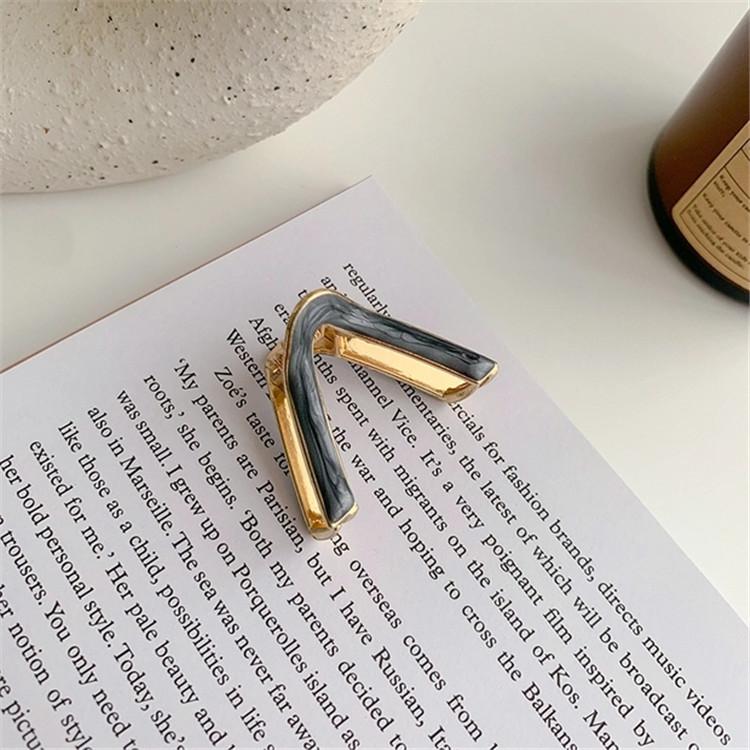 V-shaped Hair Claws Fashionable Gold Color Metal Hair Clips Small Practical Ponytail Ornament Korean Popular Headwear