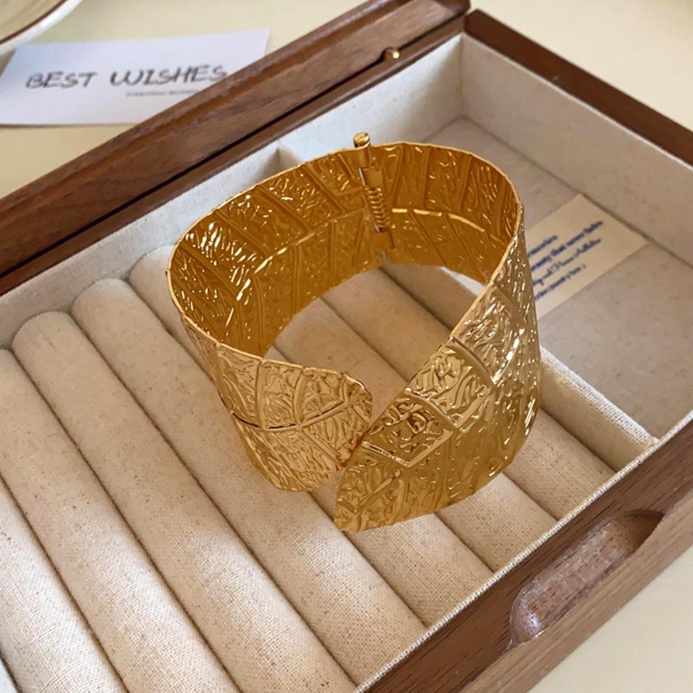 European and American Simple Bracelets, Arm Rings, Niche Cold Wind Temperament Bracelets, High-end Sense and Versatile Jewelry.