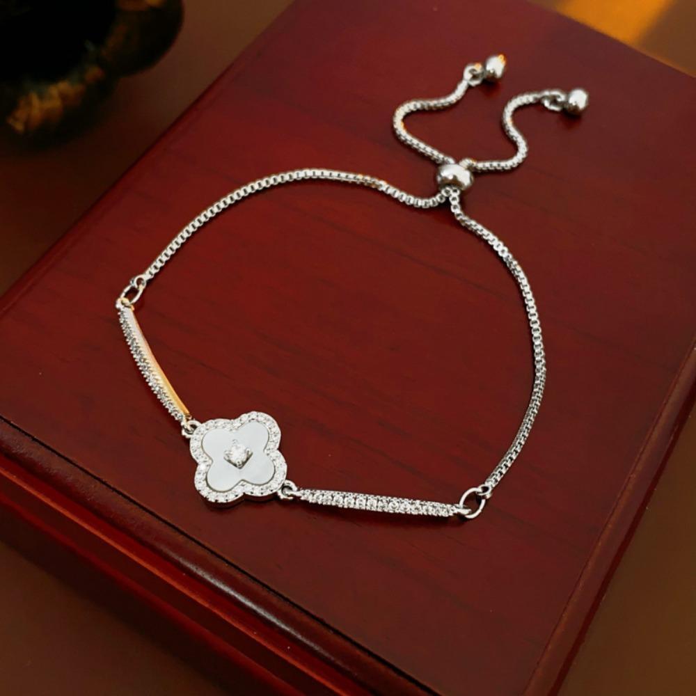 High-end Lucky Four-leaf Clover Bracelet Light Luxury High-end Temperament Hand Jewelry Fashion Design Jewelry