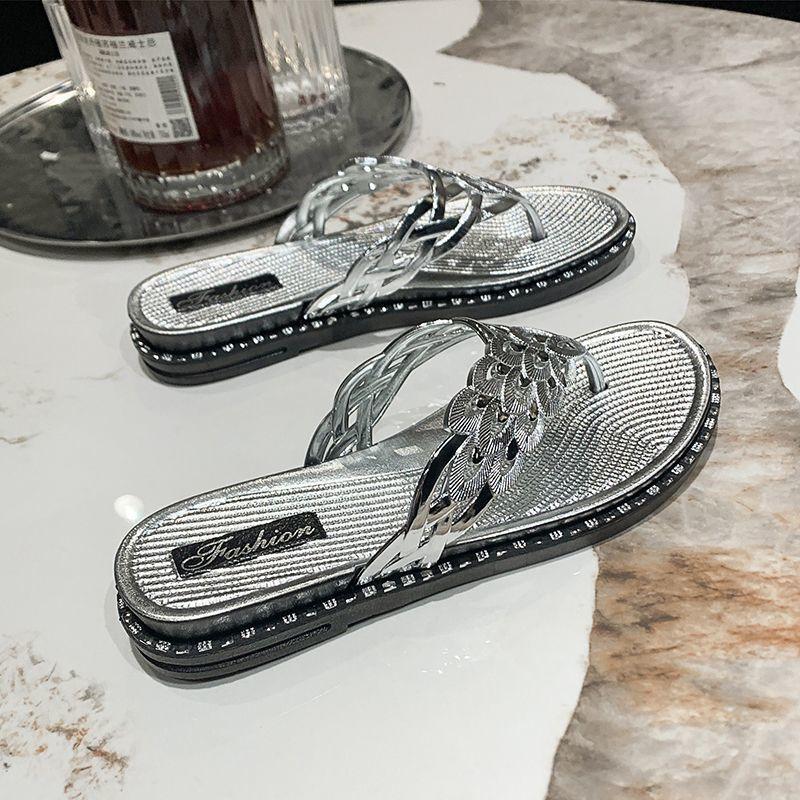 Fashion Korean version of cold slippers Internet celebrity non-slip beach shoes flat flip-flops women wear 2025 summer and autumn new