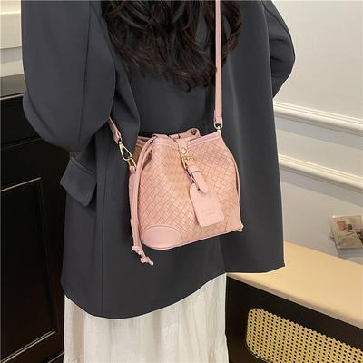 Popolare borsa a secchiello da donna piccola borsa nuova alla moda versatile design di nicchia borsa a spalla a tracolla