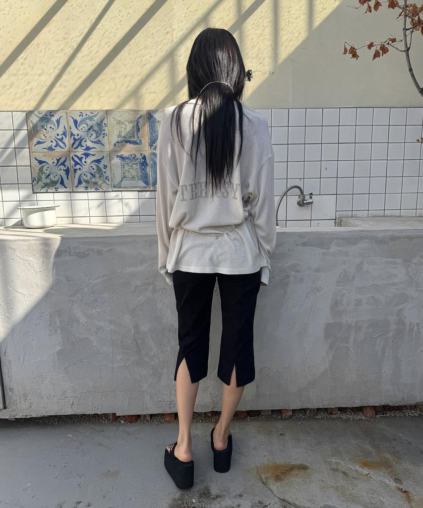 Tinsi Back Slit Capri Pants (Black)