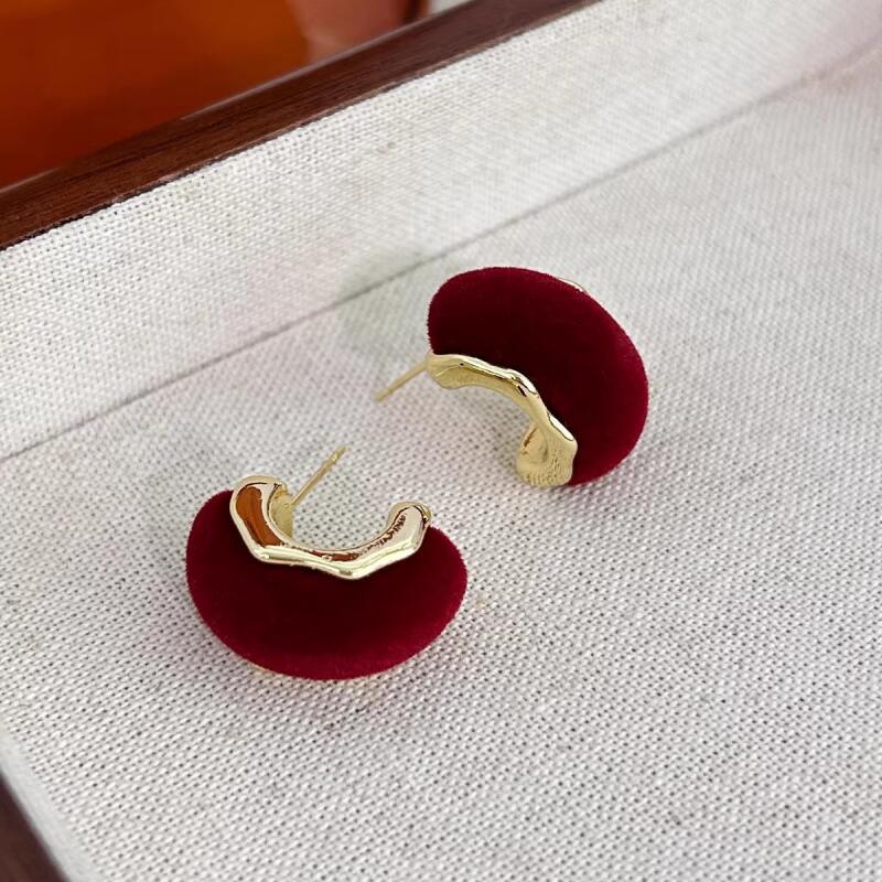 Vintage Wine Red Velvet C-Shaped Earrings for Women Girls Temperament Elegant Stud Earrings Daily Commute Jewelry Accessories