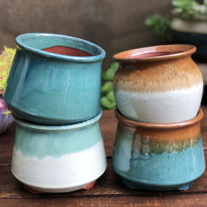 Handmade Medium-Sized Ceramic Pot with Feet – Succulent Planter in Breathable Colored Glaze Coarse Pottery.