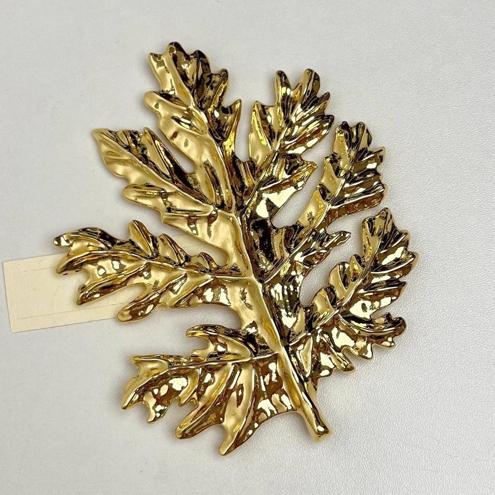 Vintage Long Leaf Pin French Style Metal Glossy Brooch Exquisite Maple Leaf Brooch  Banquet