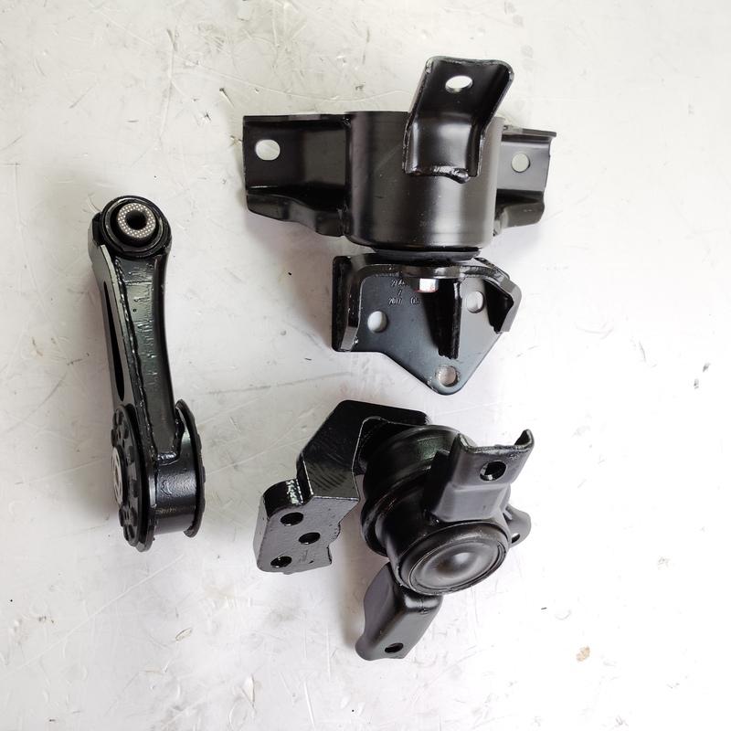 Auto Parts Engine Mount Engine Bracket Support Set For Zotye T600 2.0T 2015 Manual