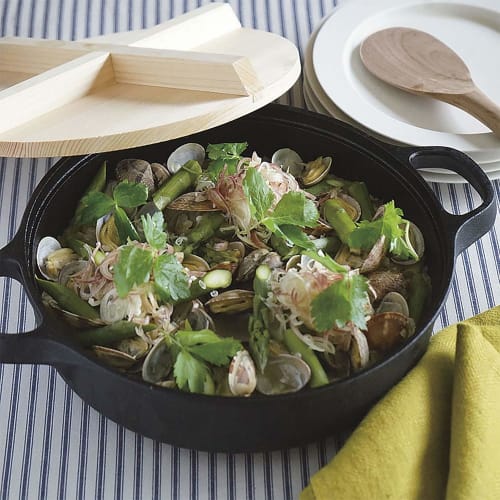 Nichi Nichi Dougu Iron Pot JYO with Wooden Lid, 26cm, Made In Japan, Induction Oven Compatible