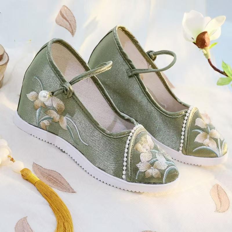 Woman's New Ethnic Style Increased Internal Embroidered Shoe Soft Sole Non Slip Shallow Round Toe Mary Jane Shoes Hanfu Shoes