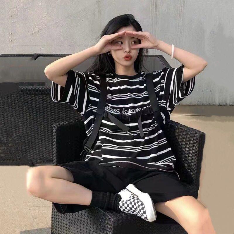 

Комплект из полосатой футболки и шорт больших размеров для женщин - Коллекция Лето 2025, Стиль колор-блок. 3XL чёрный