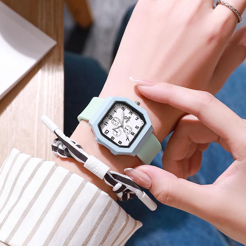 

Dijie Square Couple Quartz Watch Women S Watch Light Luxury Niche Mori Retro Square Dial серый