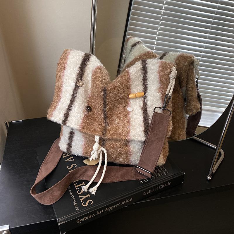 

Plush bag women s large-capacity new versatile casual messenger bag lazy wind commuter tote bag коричневый