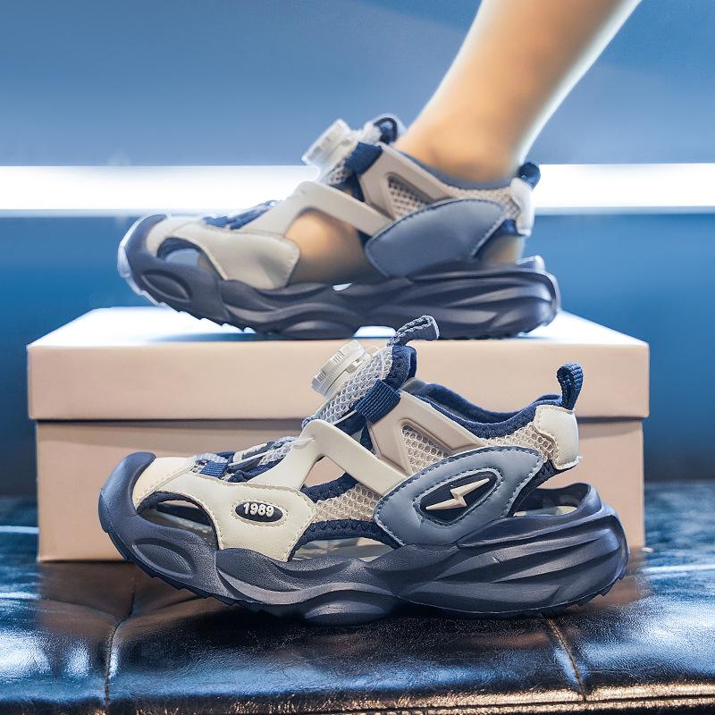 Teen Sandals Boys Baotou Sandals Summer Mesh Breathable Children's Sneakers Hollow Medium and Older Children's Beach Shoes