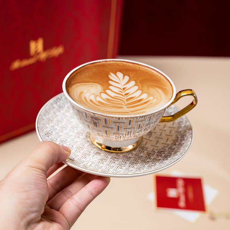 Ensemble Tasse et Soucoupe à Café en Céramique avec Breloque à Pompons Shangqi