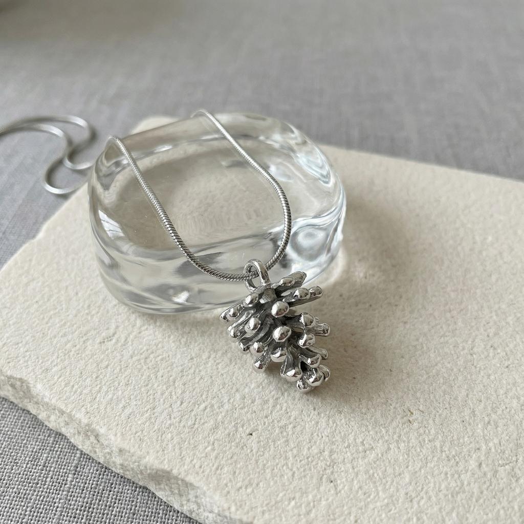 Fashion Silver Color Geometric Pinecone Pendant Adjustable Long Chain Necklace for Women Dainty Daily Wear Luxury Jewelry Gift