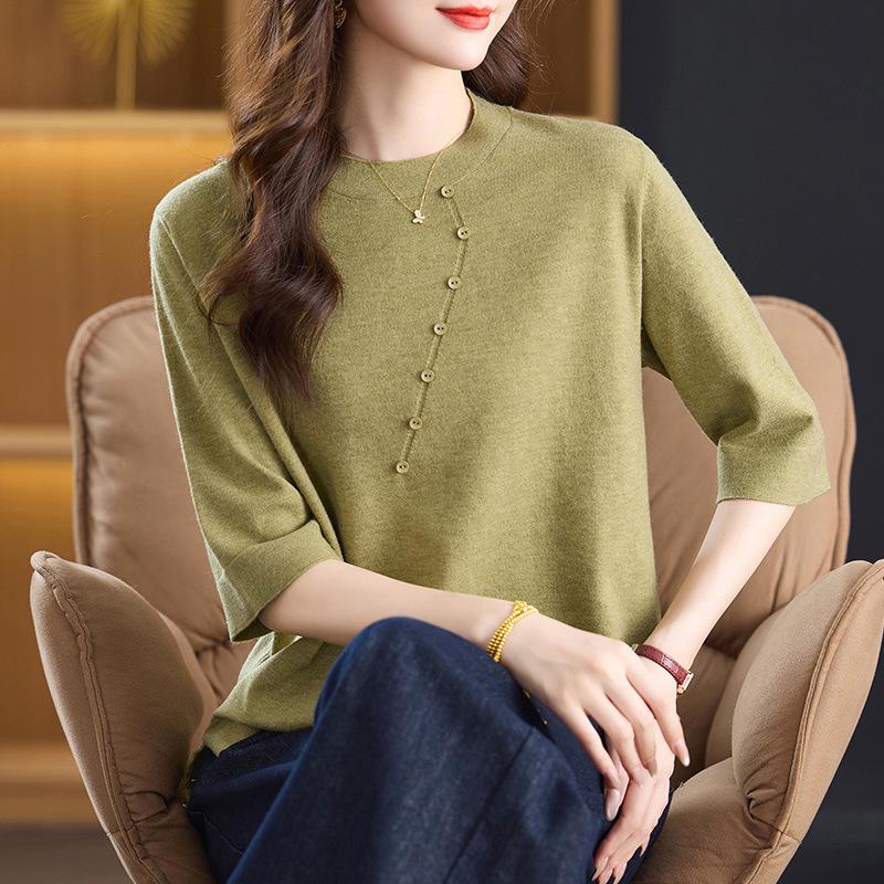 Stylish Plus Size Round Neck Knit Top for Middle-Aged Women - Mid-Sleeve Sweater