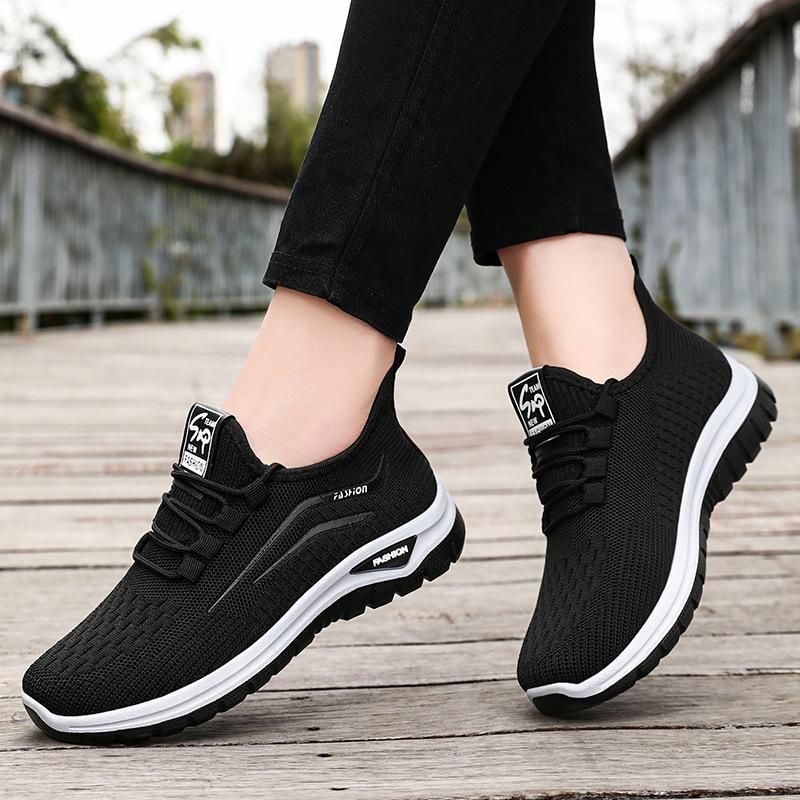 Women's shoes with soft soles are not tired of feet. Summer new platform-soled sports shoes are breathable and fly-woven casual shoes.