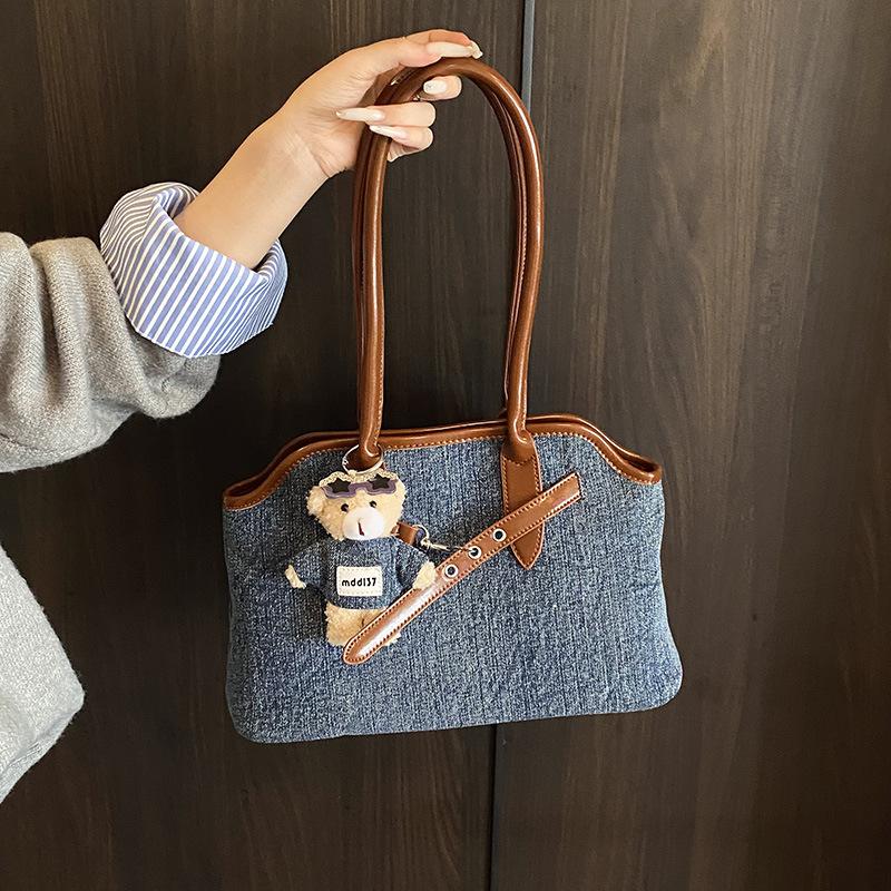 Denim bag women's large capacity 2025 new autumn and winter versatile simple shoulder college student class commuting tote bag