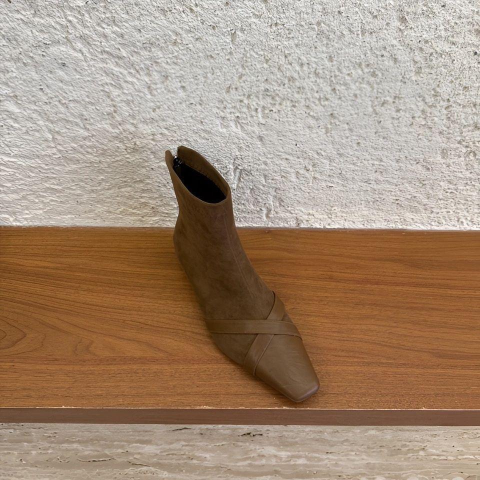 Franska retro mocka enorma snygga korta stövlar dammode utländska lågklackade små ankelstövlar fyrkantiga huvuden elastiska tunna stövlar kvinnor