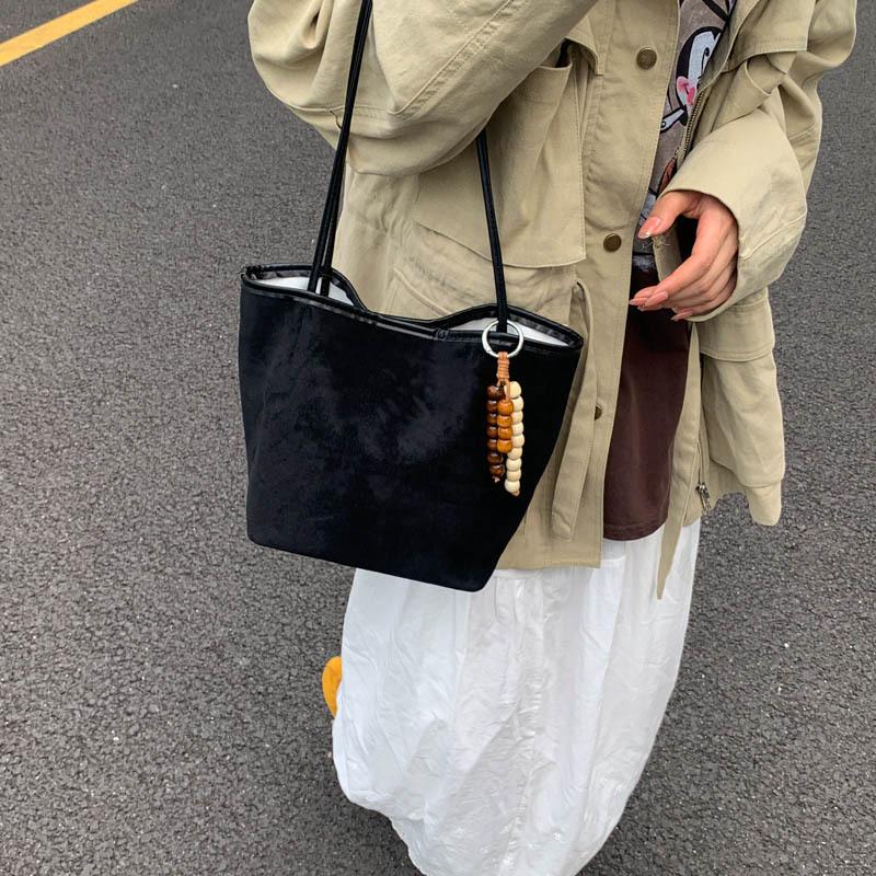 Suede Bag Women's Large Capacity 2025 New Autumn and Winter Versatile Casual Shoulder Bag Matte Retro Commuter Tote Bag