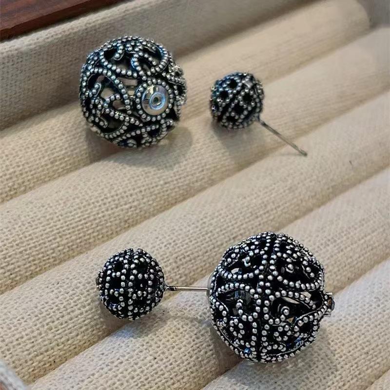 Ausgeschnittene runde Vorder- und Ohrringe, Modische und vielseitige Gothic-Accessoires, Kugelschmuck
