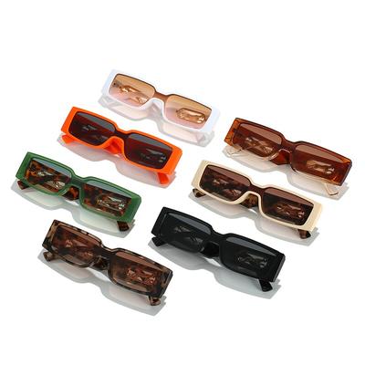 Lunettes de soleil rectangulaires mode pour femmes Couleurs bonbon Montures dégradées Protection UV400 Métal vintage Décoration léopard Lunettes de soleil EMA