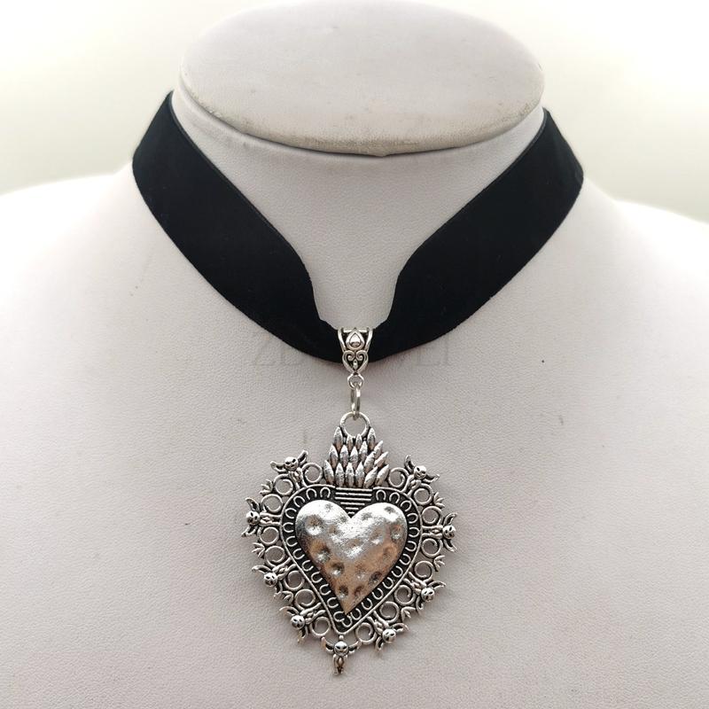 Große Heilige Herz Halskette,Flammendes Heiliges Herz,Religiöser Schmuck,Liebe Gottes Heilige Herz Halskette,Gothic Herz Samt Choker