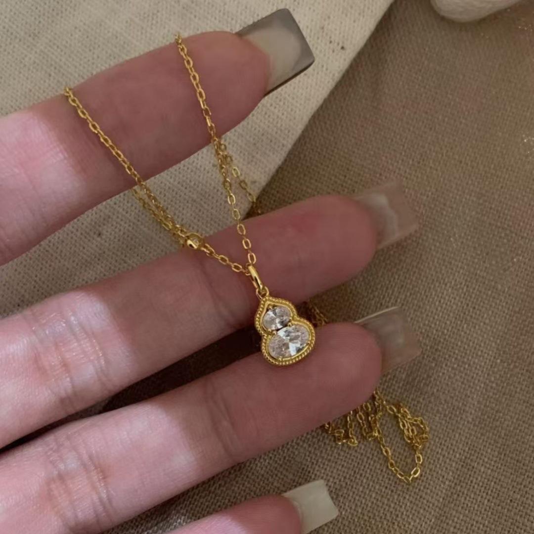 2026 New Chinese Flash Diamond Gourd Necklace Women s French Retro Light Luxury Temperament Fulu Premium Autumn and Winter Sweater Clavicle Chain 45CM