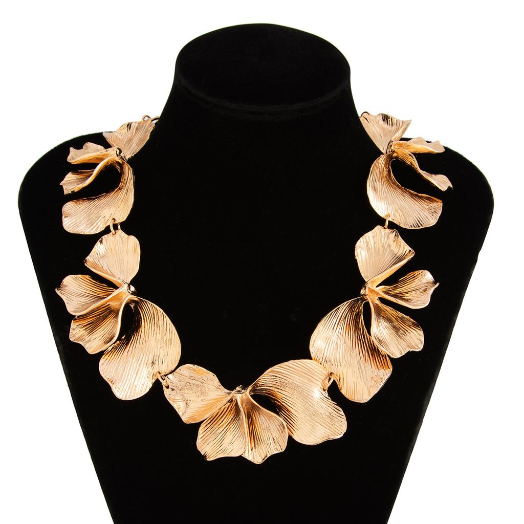 Irregular Pleated Petal Necklace for Women Men Gold Silver Color Fashion Ins Metal Alloy Flower Choker Necklaces Punk Vintage Geometric Jewelry