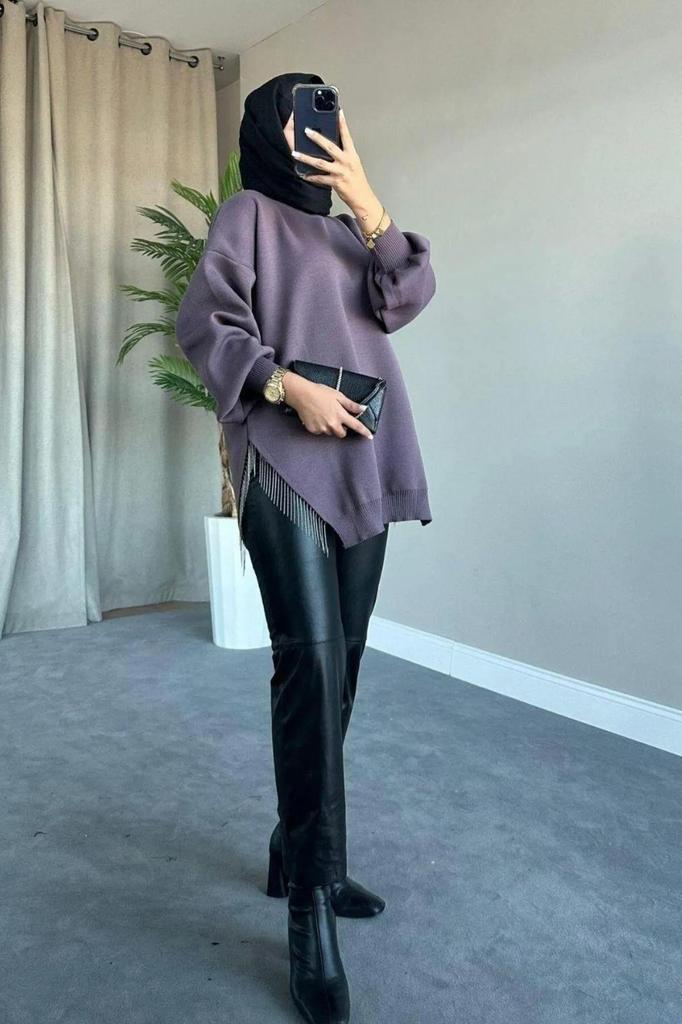 Langer Hijab-Pullover für Damen mit Rundhalsausschnitt, Ballonärmeln und Kette, detailliertem Schlitz