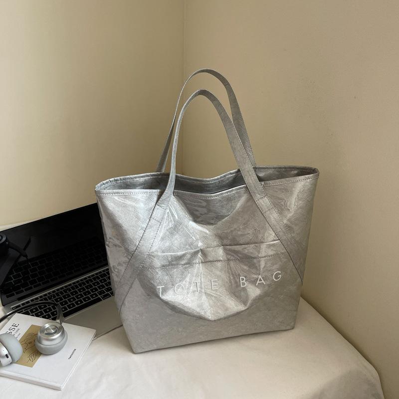 Niche design, casual, simple texture, fashionable large-capacity bag, 2025 summer new women's shoulder tote bag