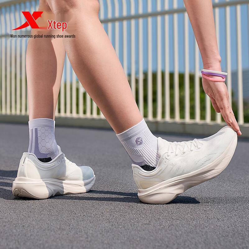 Xtep Women's Breathable Mesh Running Shoes